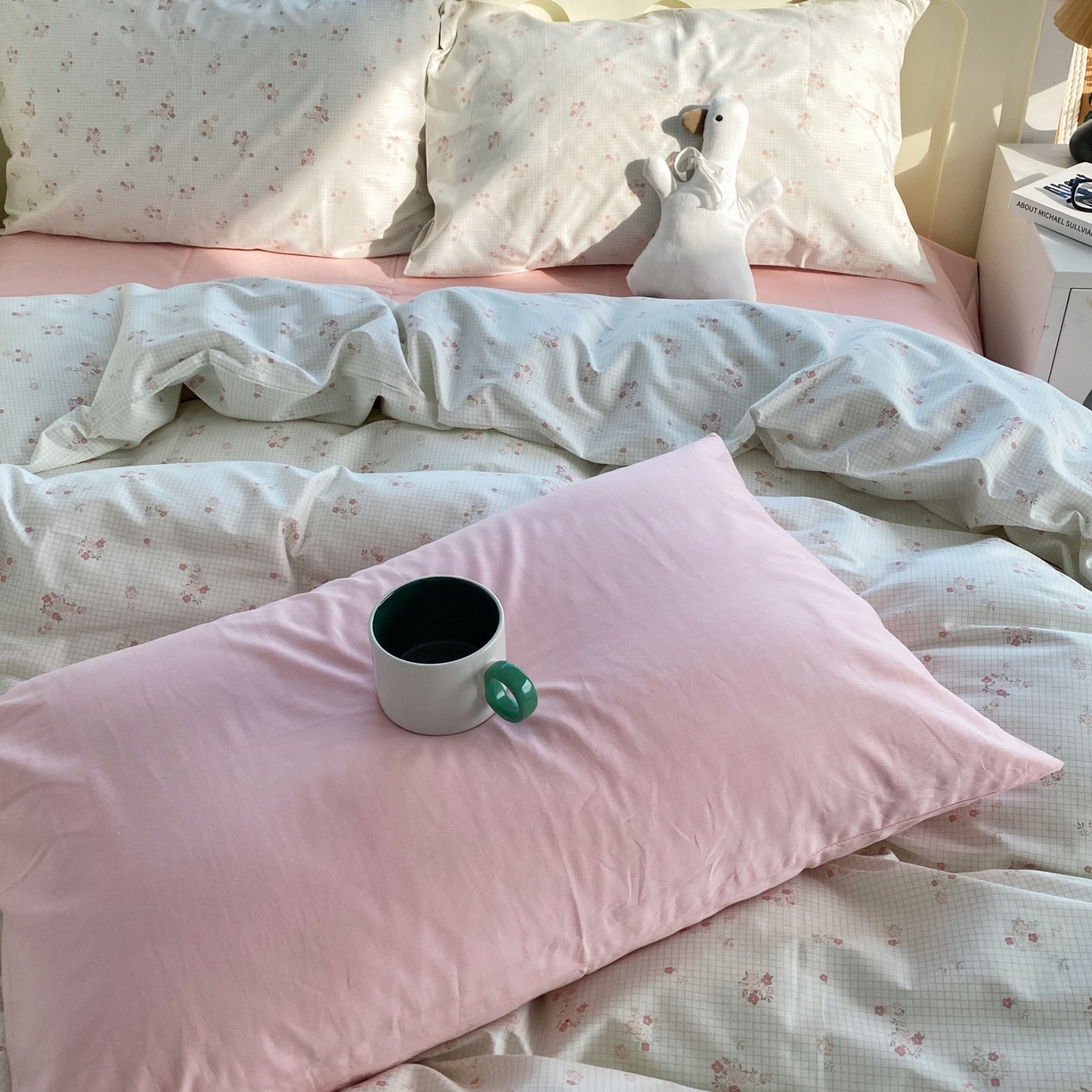 91家纺网 家纺一手货源 找家纺 花海 2025年第一批小清新碎花全棉纯棉四件套40支13372ins博主风学生宿舍印花AA版纯色床单 樱蔓粉