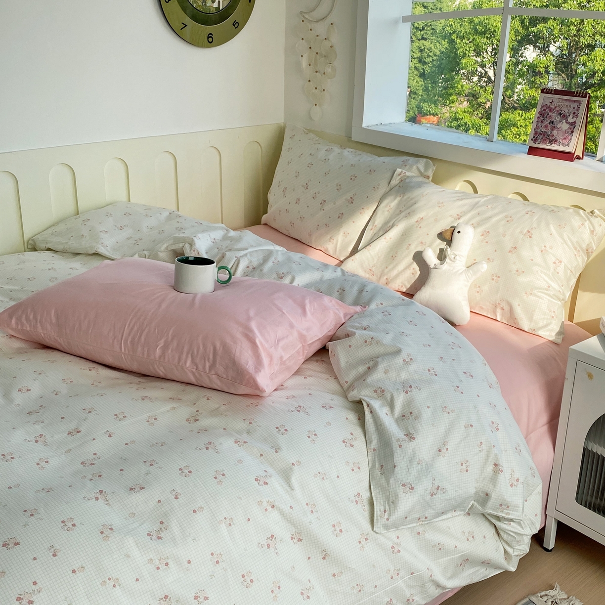 91家纺网 家纺一手货源 找家纺 花海 2025年第一批小清新碎花全棉纯棉四件套40支13372ins博主风学生宿舍印花AA版纯色床单 樱蔓粉