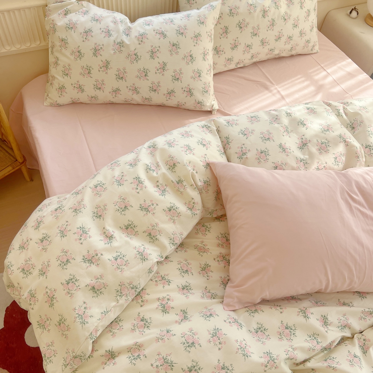 91家纺网 家纺一手货源 找家纺 花海 2025年第一批小清新碎花全棉纯棉四件套40支13372ins博主风学生宿舍印花AA版纯色床单 山茶物语粉