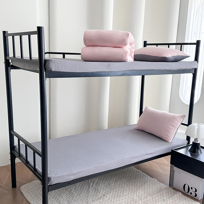 91家纺网 家纺一手货源 找家纺 南通菲度家纺 2025新款超柔皱皱水洗棉学生宿舍四件套 浅粉灰