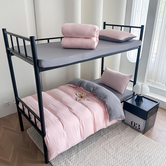 91家纺网 家纺一手货源 找家纺 南通菲度家纺 2025新款超柔皱皱水洗棉学生宿舍四件套 浅粉灰