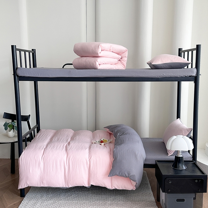 91家纺网 家纺一手货源 找家纺 南通菲度家纺 2025新款超柔皱皱水洗棉学生宿舍四件套 浅粉灰