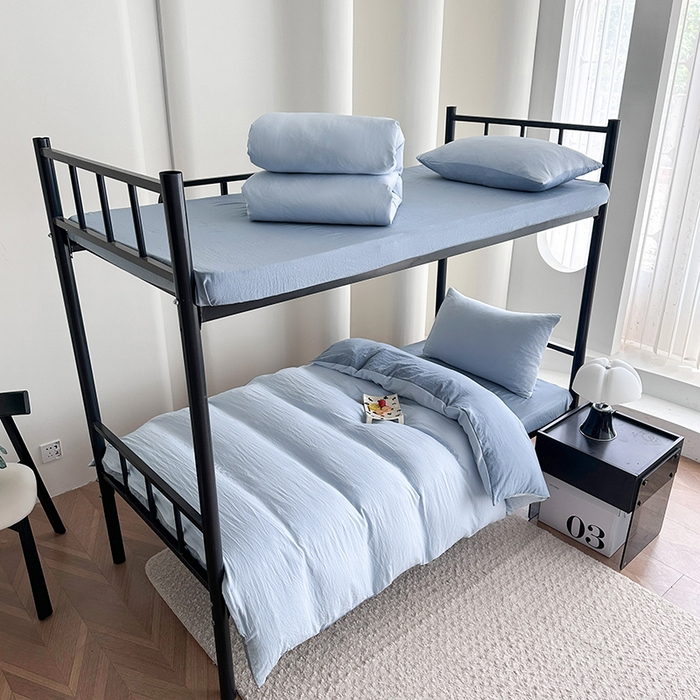 91家纺网 家纺一手货源 找家纺 南通菲度家纺 2025新款超柔皱皱水洗棉学生宿舍四件套 雾蓝月光蓝