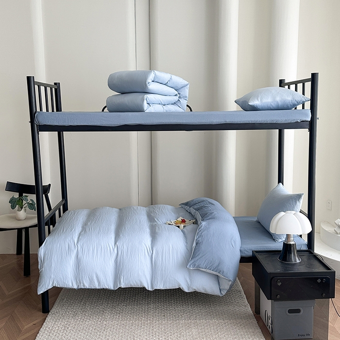 91家纺网 家纺一手货源 找家纺 南通菲度家纺 2025新款超柔皱皱水洗棉学生宿舍四件套 雾蓝月光蓝