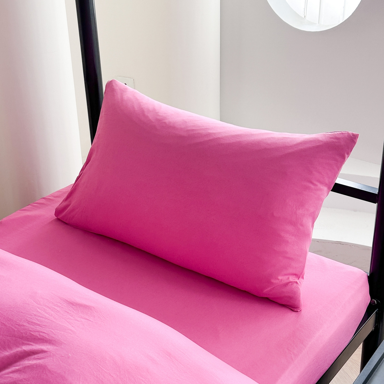 91家纺网 家纺一手货源 找家纺 南通菲度家纺 2025新款超柔皱皱水洗棉学生宿舍四件套 玫红