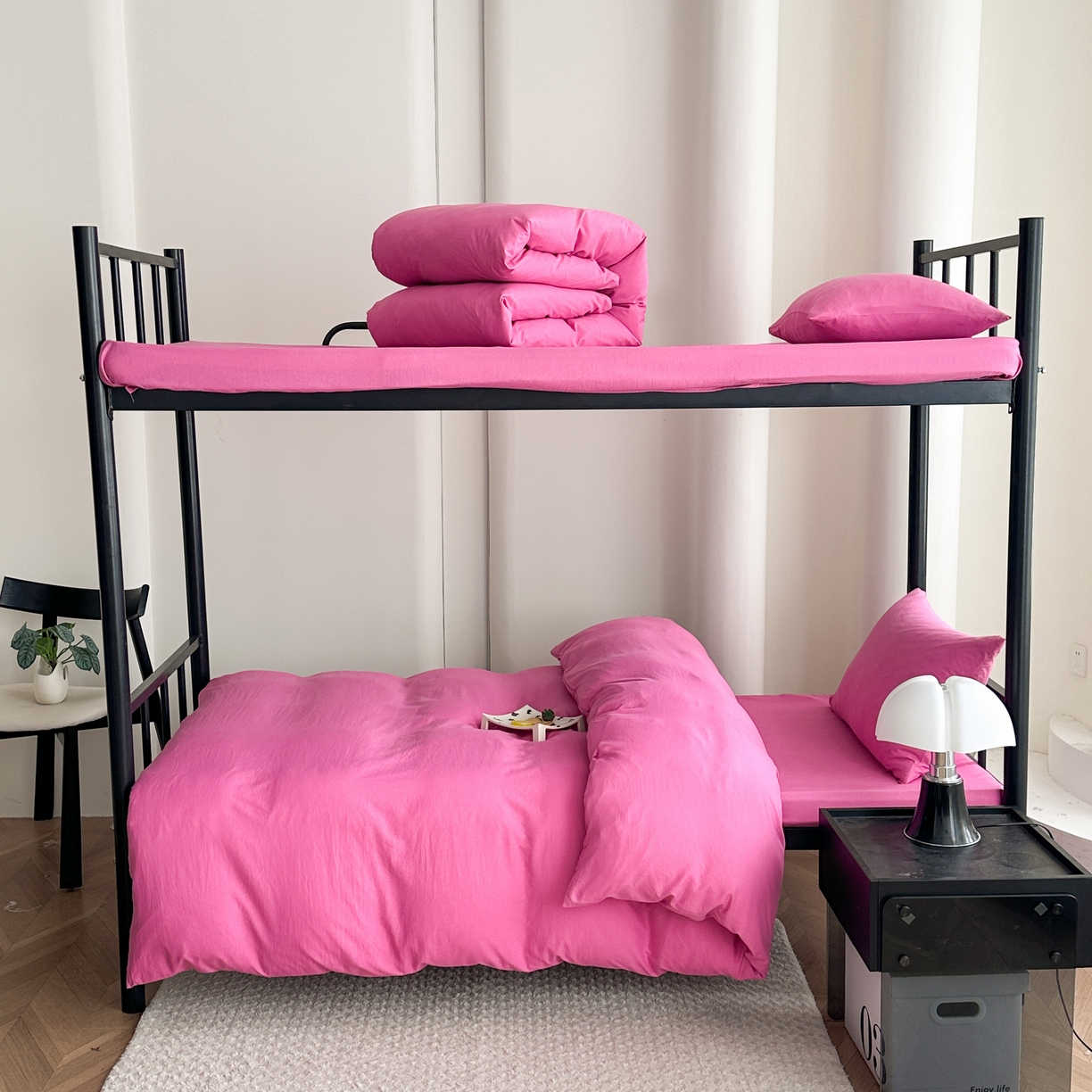 91家纺网 家纺一手货源 找家纺 南通菲度家纺 2025新款超柔皱皱水洗棉学生宿舍四件套 玫红