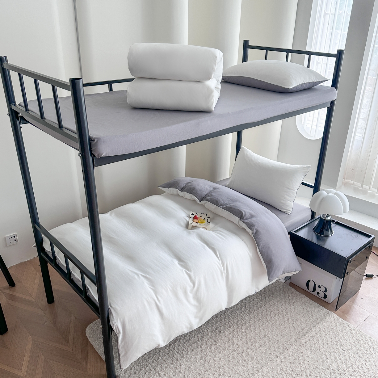 91家纺网 家纺一手货源 找家纺 南通菲度家纺 2025新款超柔皱皱水洗棉学生宿舍四件套 奶白灰