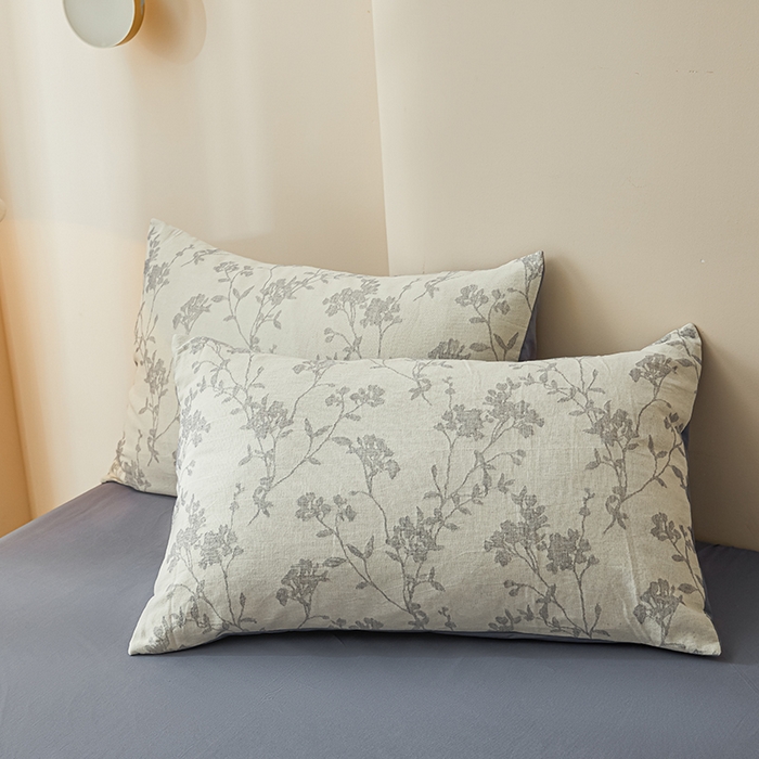 91家纺网 家纺一手货源 找家纺 莱茵家居 2025新款全棉三层纱厚织提花磨毛四件套 花楹-雾蓝