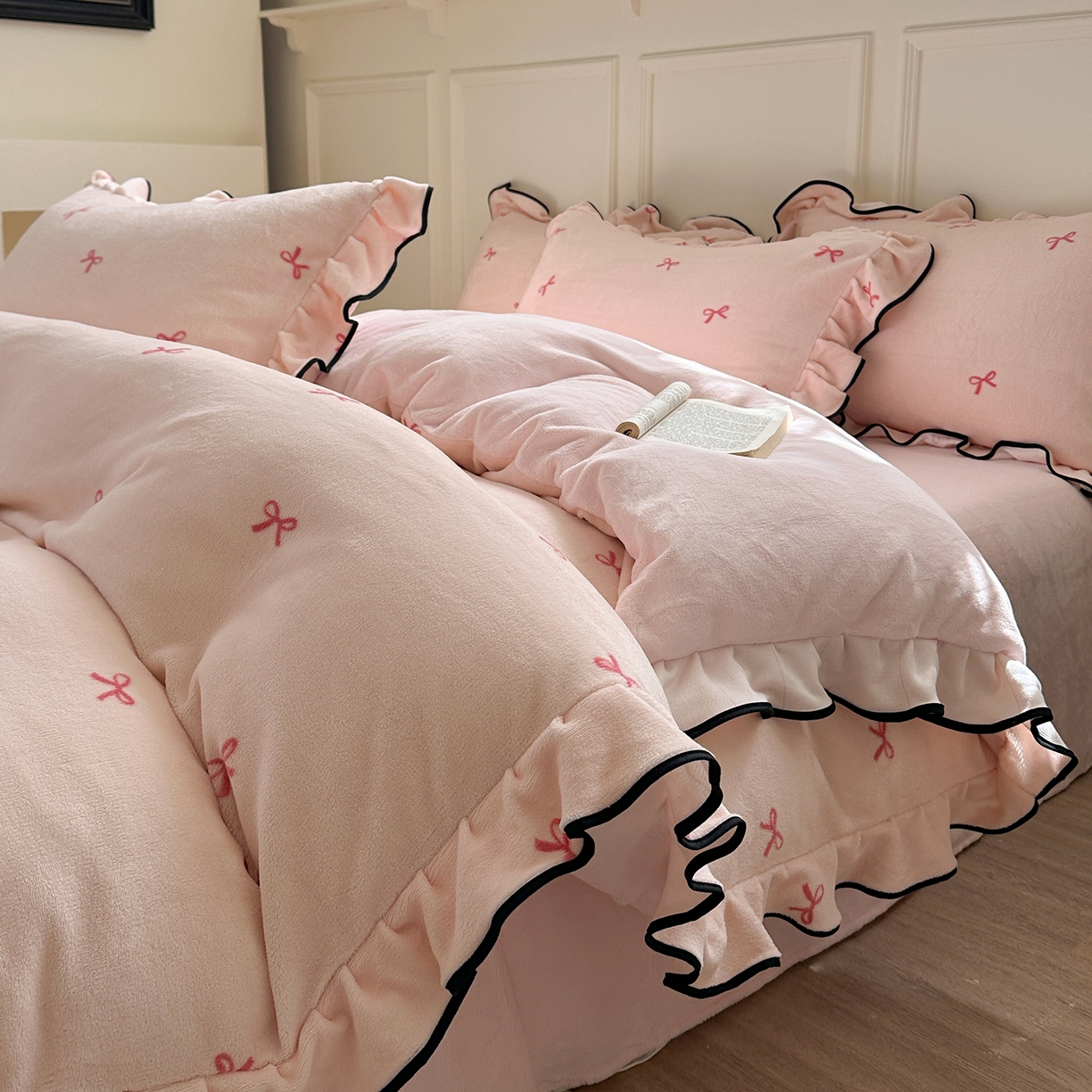 91家纺网 家纺一手货源 找家纺 （总）优悦生活馆 2025新款花边款牛奶绒四件套-芙然