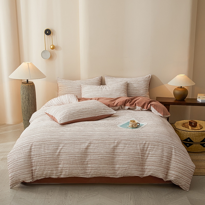 91家纺网 家纺一手货源 找家纺 莱茵家居 2025新款全棉三层纱厚织提花磨毛四件套 漫叙-茶红