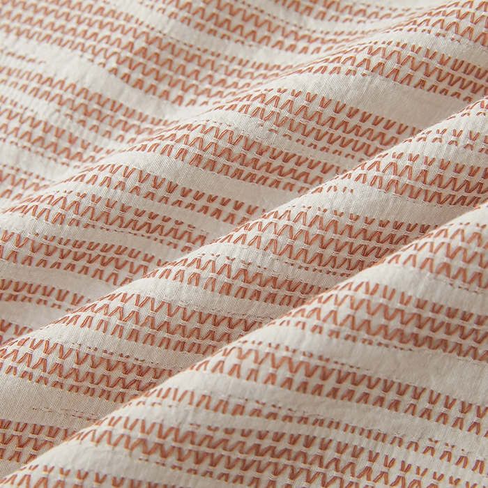 91家纺网 家纺一手货源 找家纺 莱茵家居 2025新款全棉三层纱厚织提花磨毛四件套 漫叙-茶红