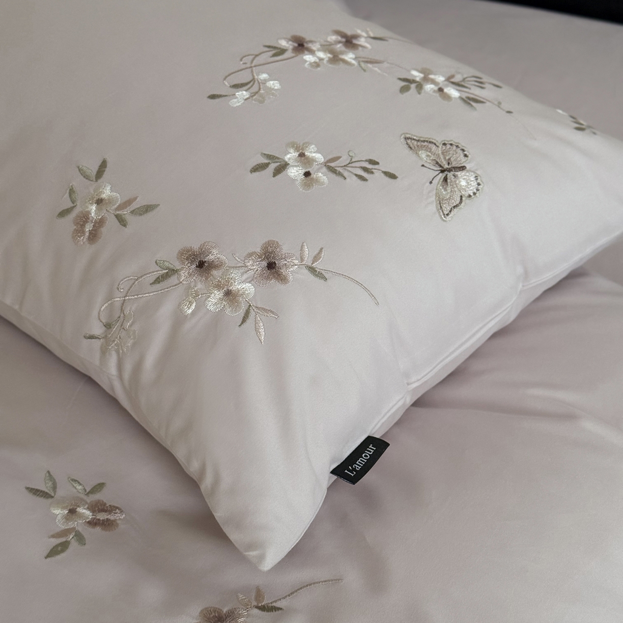 91家纺网 家纺一手货源 找家纺 （总）鹿班家居 2025新款秋冬款100S全棉磨毛精密刺绣系列四件套-南花谷（标准会员-20元）