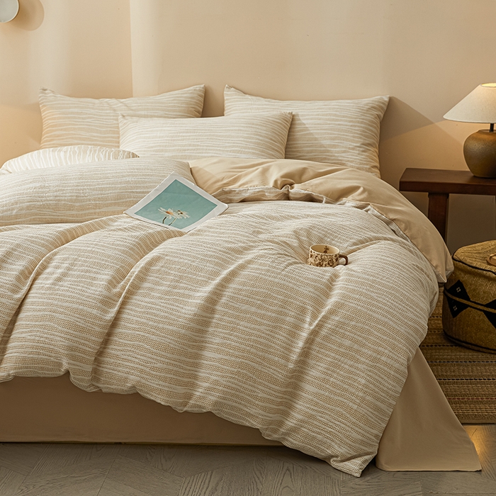 91家纺网 家纺一手货源 找家纺 莱茵家居 2025新款全棉三层纱厚织提花磨毛四件套 漫叙-卡其