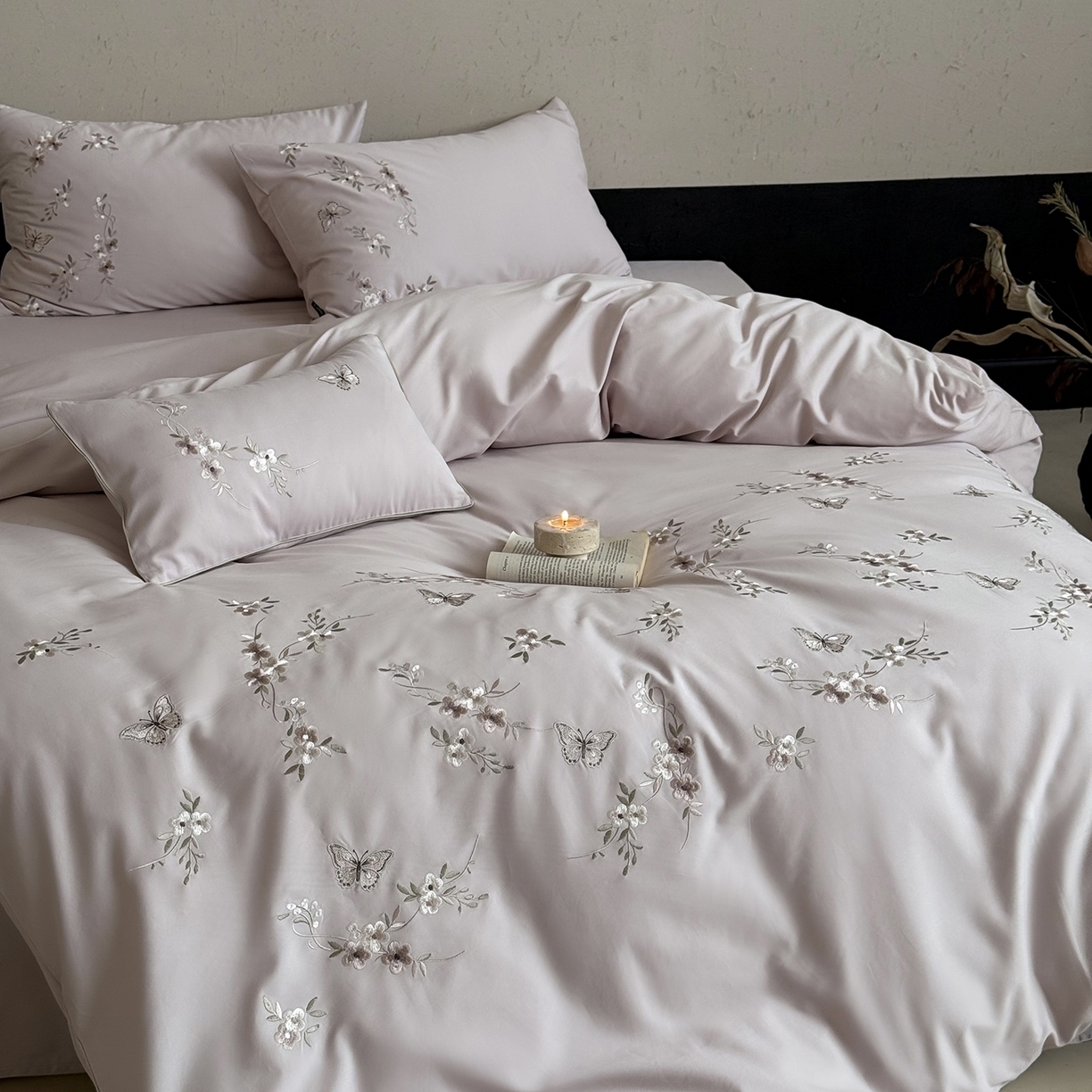 91家纺网 家纺一手货源 找家纺 （总）鹿班家居 2025新款秋冬款100S全棉磨毛精密刺绣系列四件套-南花谷（标准会员-20元）