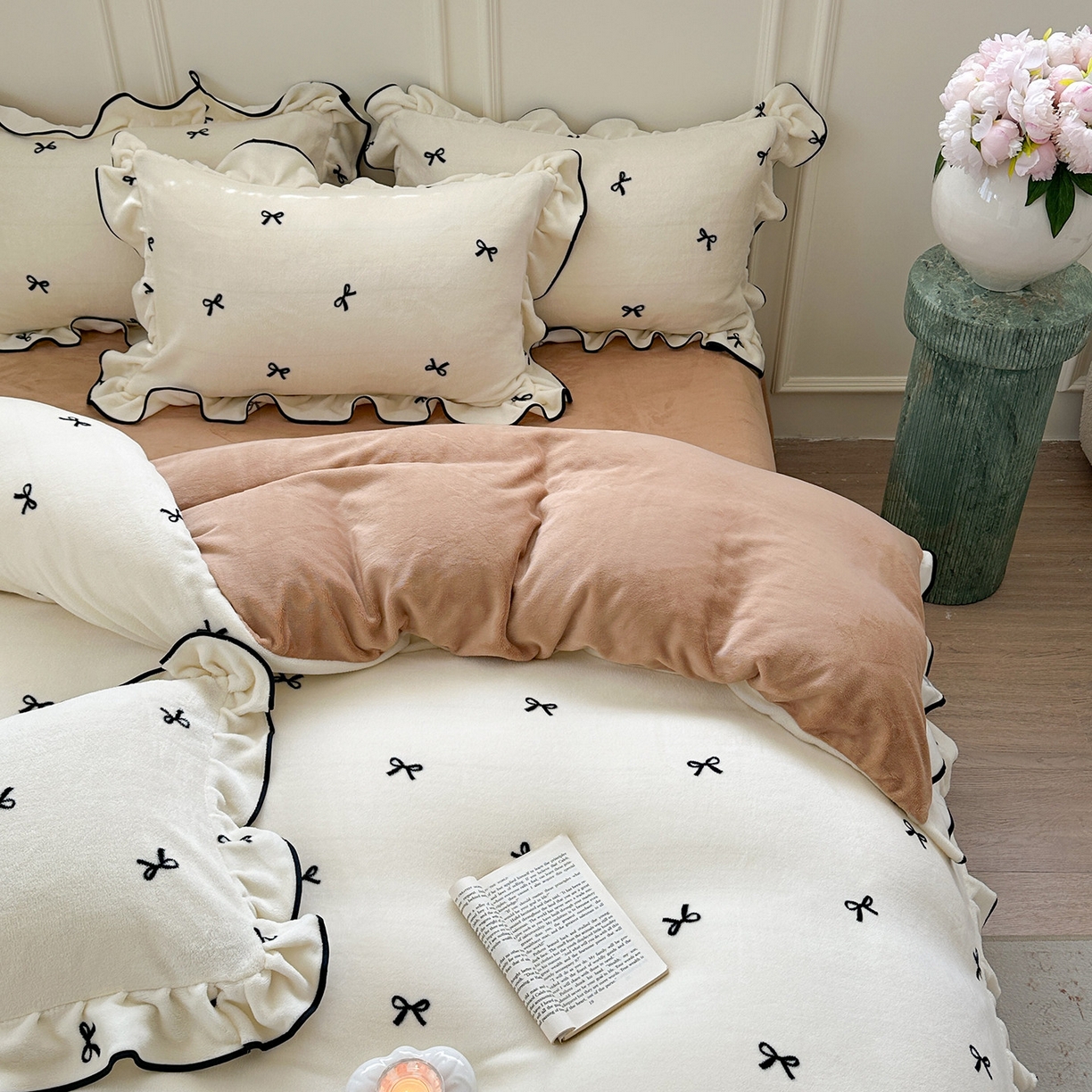 91家纺网 家纺一手货源 找家纺 优悦生活馆 2025新款花边款牛奶绒四件套-芙然 芙然-白