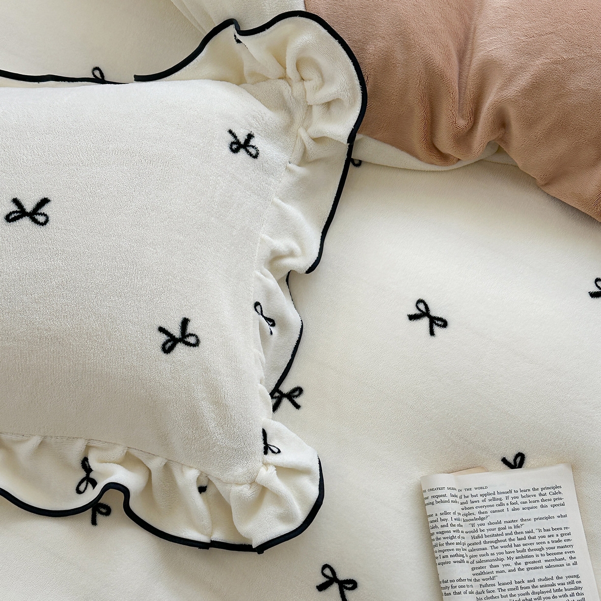 91家纺网 家纺一手货源 找家纺 优悦生活馆 2025新款花边款牛奶绒四件套-芙然 芙然-白