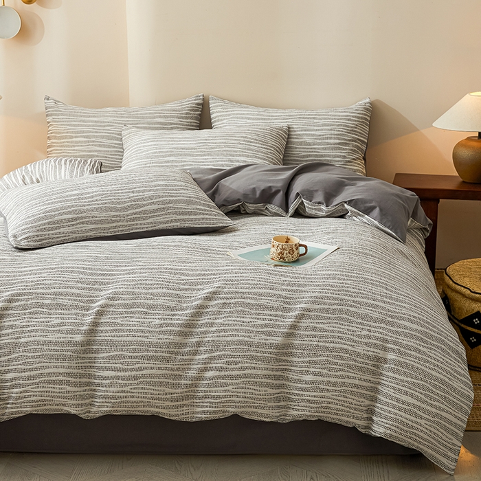 91家纺网 家纺一手货源 找家纺 莱茵家居 2025新款全棉三层纱厚织提花磨毛四件套 漫叙-喃灰