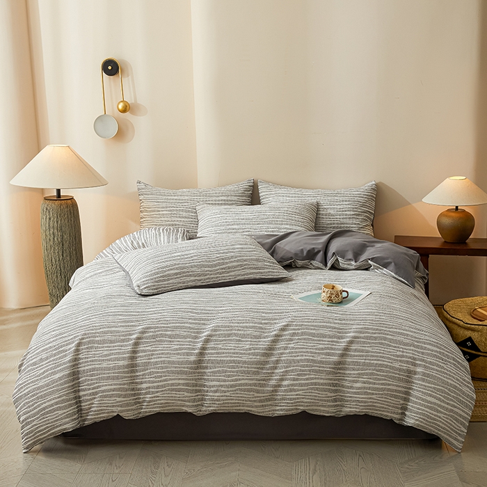 91家纺网 家纺一手货源 找家纺 莱茵家居 2025新款全棉三层纱厚织提花磨毛四件套 漫叙-喃灰