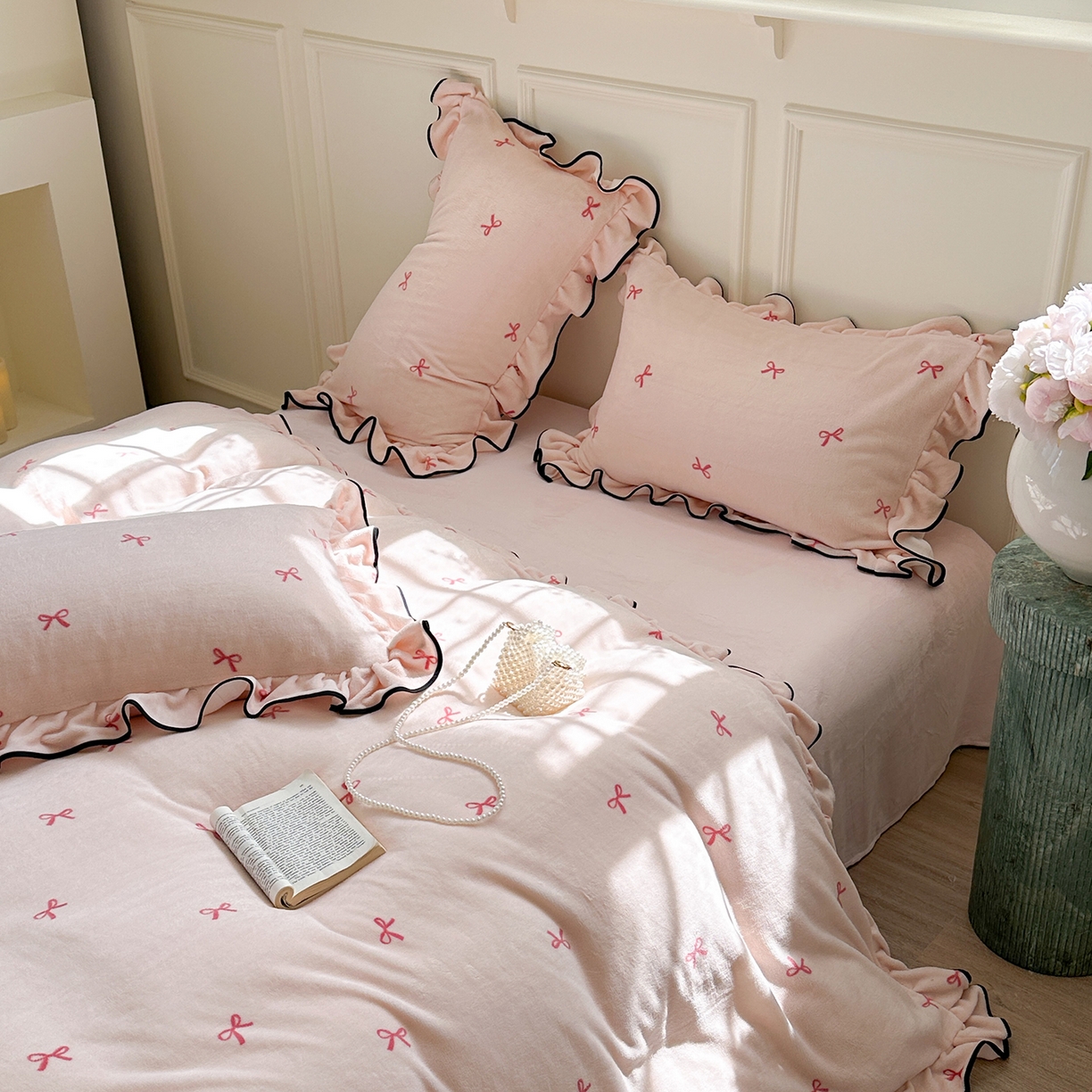 91家纺网 家纺一手货源 找家纺 优悦生活馆 2025新款花边款牛奶绒四件套-芙然 芙然-粉