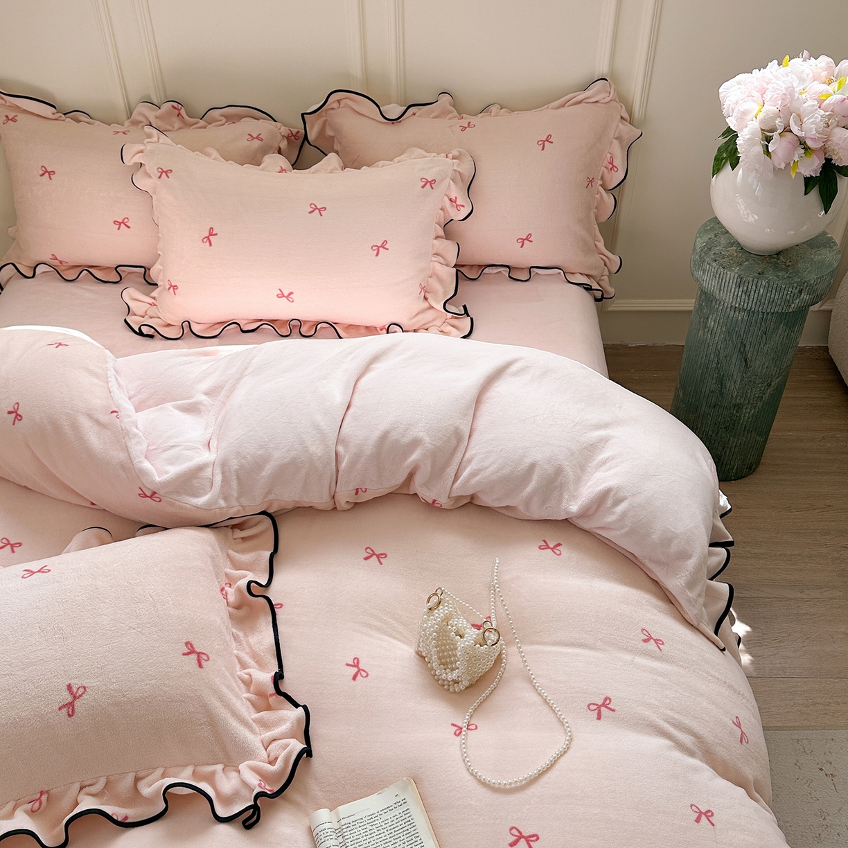 91家纺网 家纺一手货源 找家纺 优悦生活馆 2025新款花边款牛奶绒四件套-芙然 芙然-粉