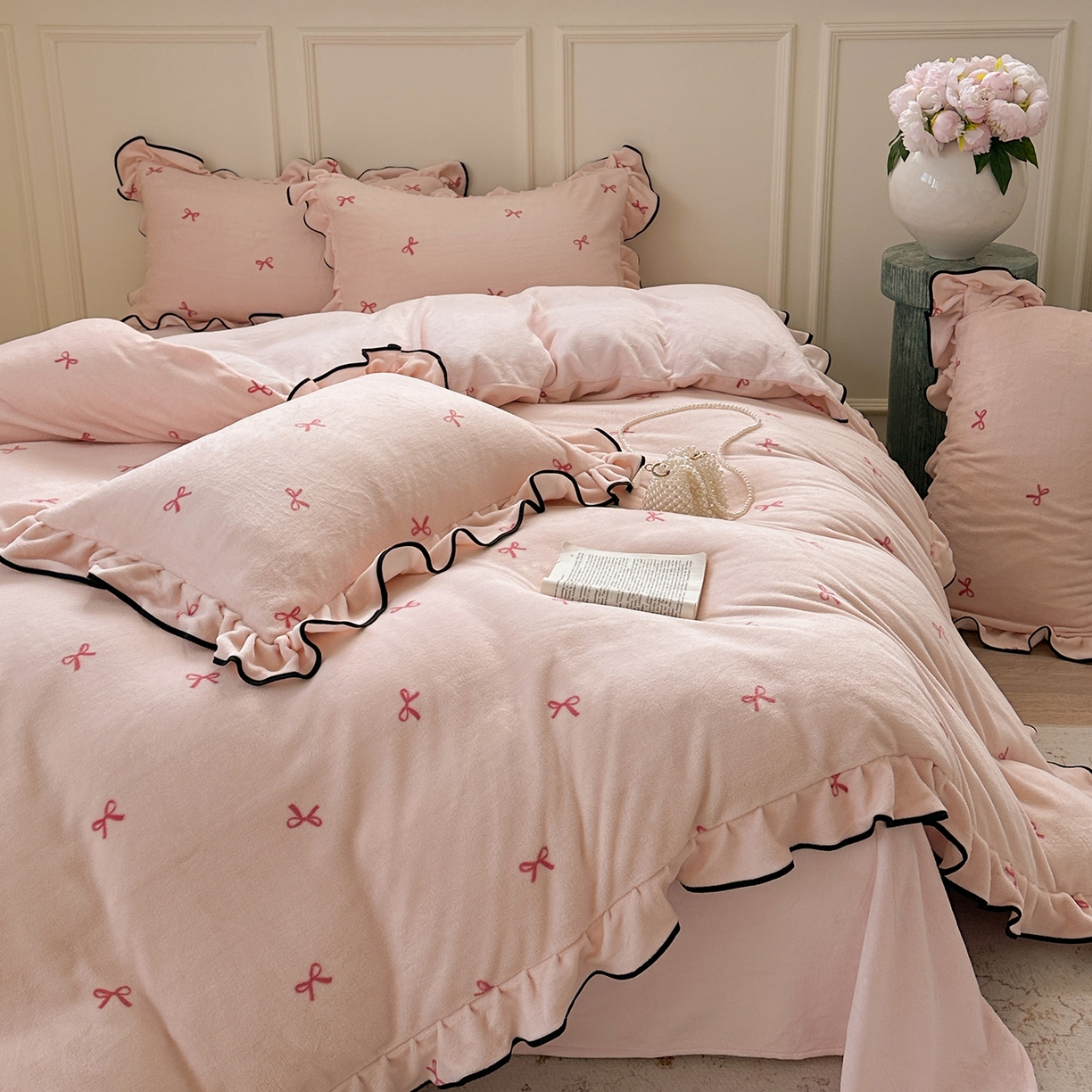 91家纺网 家纺一手货源 找家纺 优悦生活馆 2025新款花边款牛奶绒四件套-芙然 芙然-粉