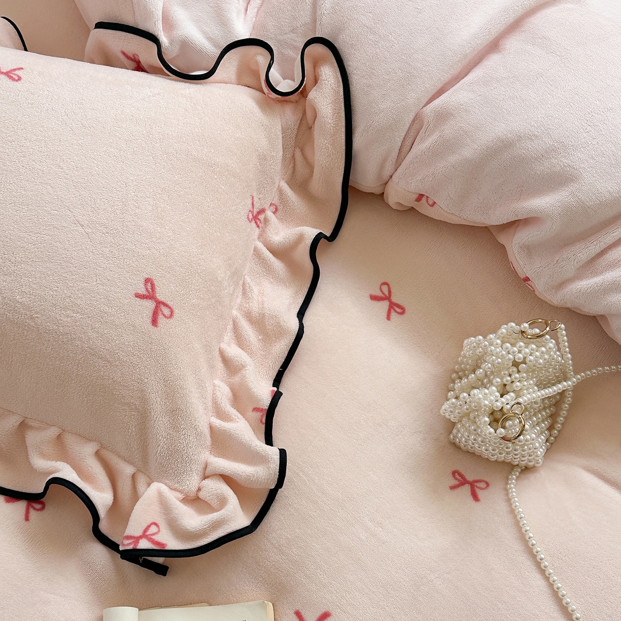 91家纺网 家纺一手货源 找家纺 优悦生活馆 2025新款花边款牛奶绒四件套-芙然 芙然-粉