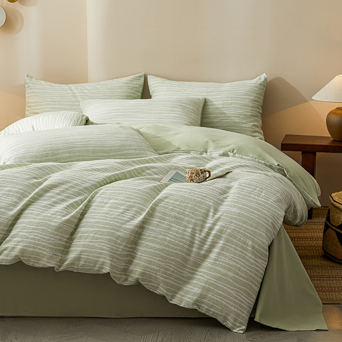 91家纺网 家纺一手货源 找家纺 莱茵家居 2025新款全棉三层纱厚织提花磨毛四件套 漫叙-芜青