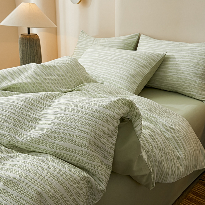 91家纺网 家纺一手货源 找家纺 莱茵家居 2025新款全棉三层纱厚织提花磨毛四件套 漫叙-芜青