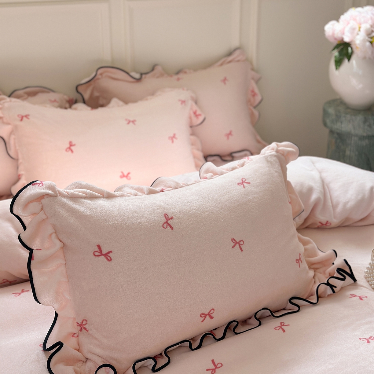 91家纺网 家纺一手货源 找家纺 优悦生活馆 2025新款花边款牛奶绒四件套-芙然 芙然-粉