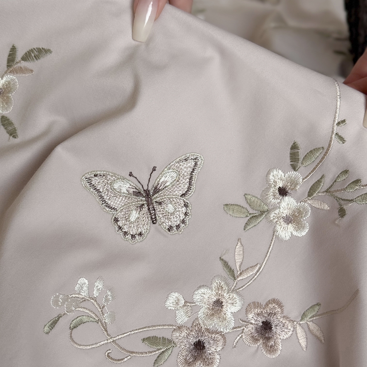 91家纺网 家纺一手货源 找家纺 鹿班家居 2025新款秋冬款100S全棉磨毛精密刺绣系列四件套-南花谷（标准会员-20元） 紫色