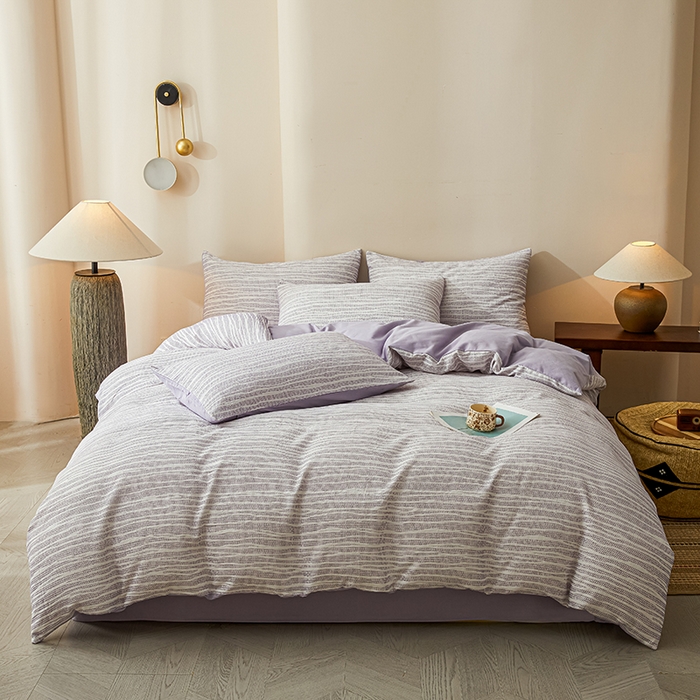 91家纺网 家纺一手货源 找家纺 莱茵家居 2025新款全棉三层纱厚织提花磨毛四件套 漫叙-鸢紫