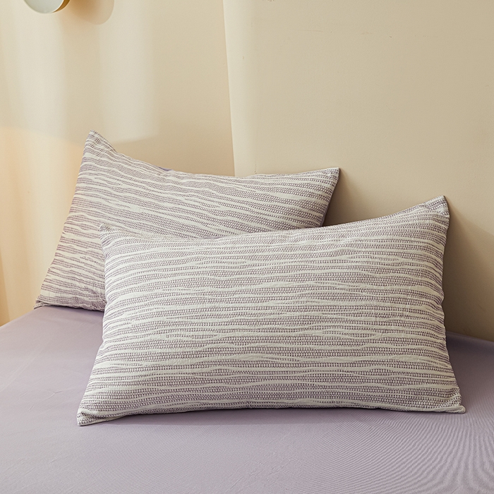 91家纺网 家纺一手货源 找家纺 莱茵家居 2025新款全棉三层纱厚织提花磨毛四件套 漫叙-鸢紫