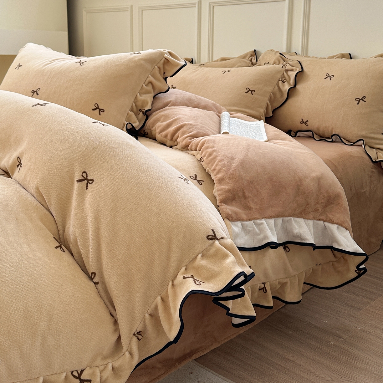 优悦生活馆 2025新款花边款牛奶绒四件套-芙然 芙然-卡其