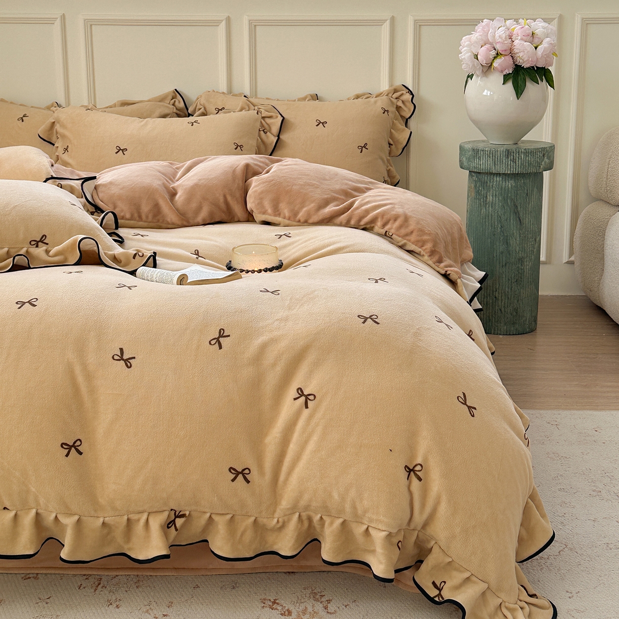 91家纺网 家纺一手货源 找家纺 优悦生活馆 2025新款花边款牛奶绒四件套-芙然 芙然-卡其