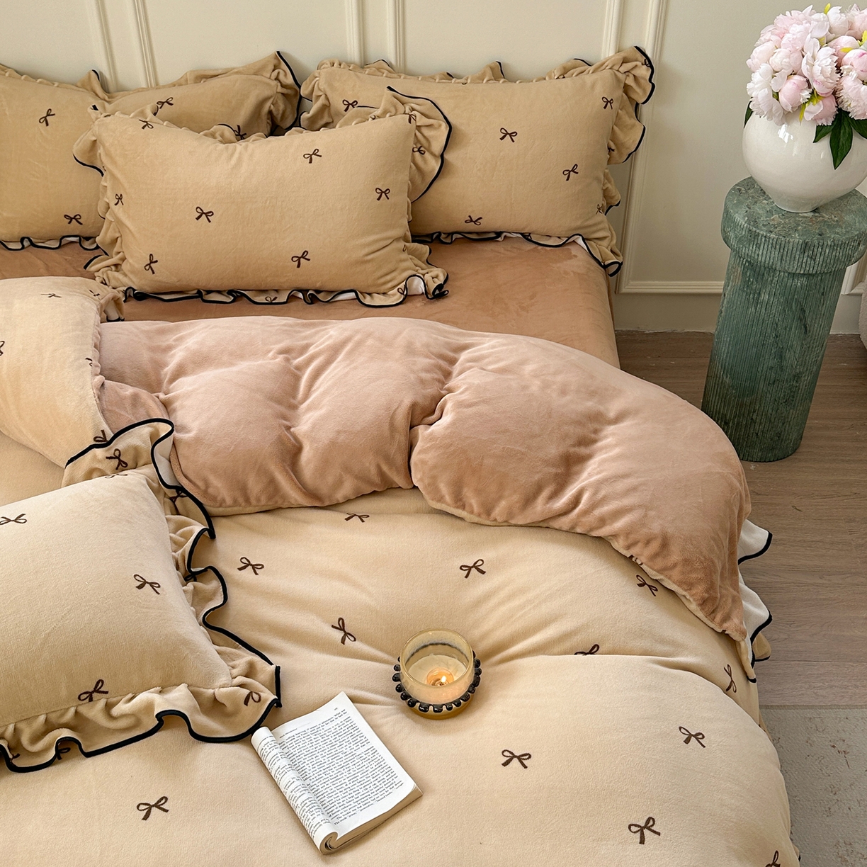 91家纺网 家纺一手货源 找家纺 优悦生活馆 2025新款花边款牛奶绒四件套-芙然 芙然-卡其