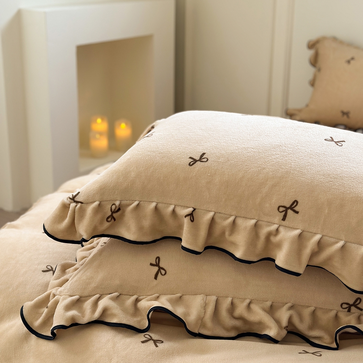 91家纺网 家纺一手货源 找家纺 优悦生活馆 2025新款花边款牛奶绒四件套-芙然 芙然-卡其