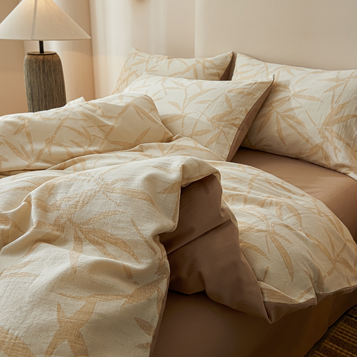 91家纺网 家纺一手货源 找家纺 莱茵家居 2025新款全棉三层纱厚织提花磨毛四件套 娑竹-木棕