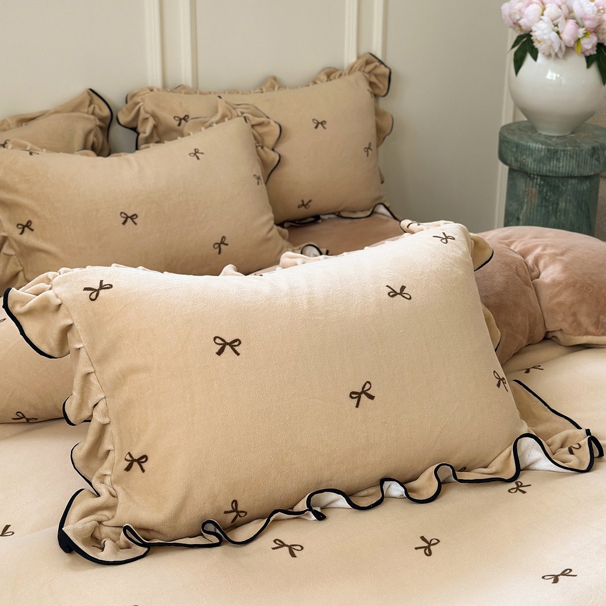 91家纺网 家纺一手货源 找家纺 优悦生活馆 2025新款花边款牛奶绒四件套-芙然 芙然-卡其