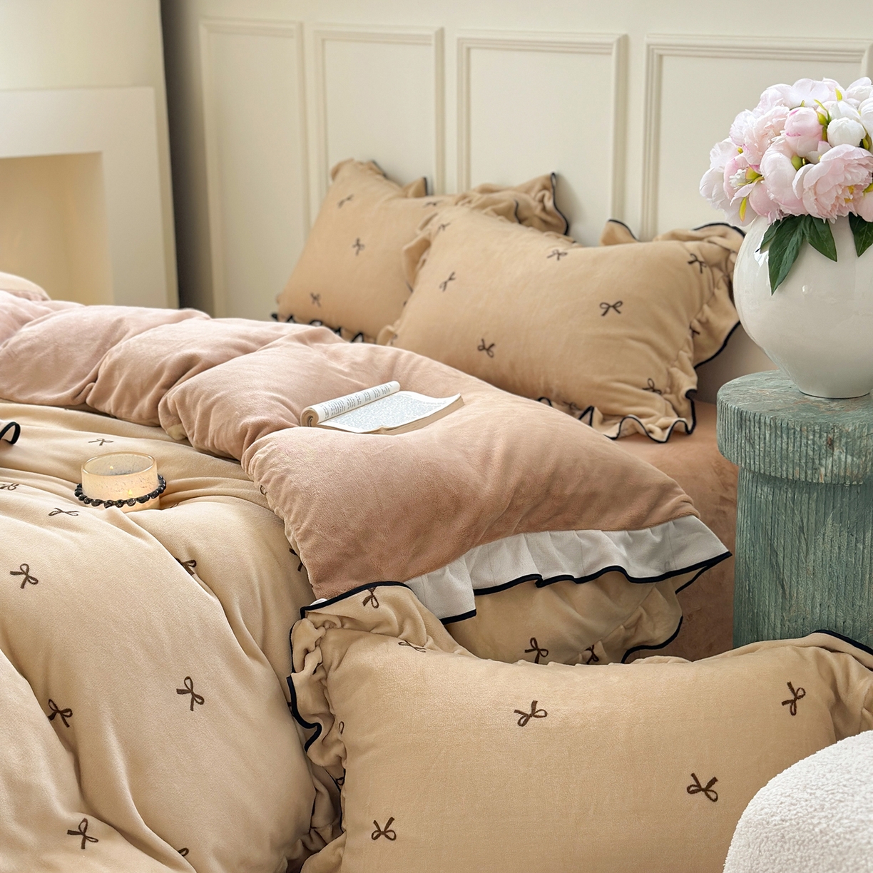 91家纺网 家纺一手货源 找家纺 优悦生活馆 2025新款花边款牛奶绒四件套-芙然 芙然-卡其