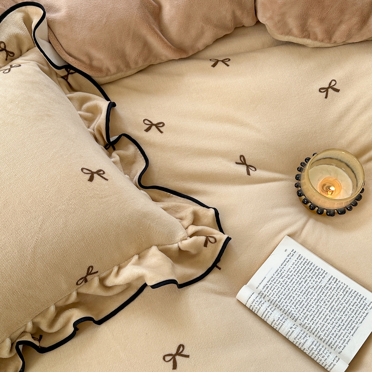 91家纺网 家纺一手货源 找家纺 优悦生活馆 2025新款花边款牛奶绒四件套-芙然 芙然-卡其