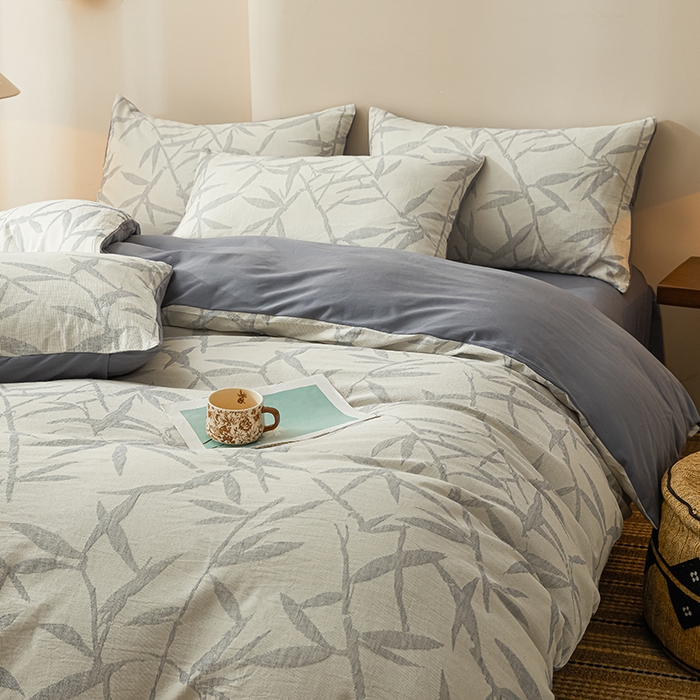 91家纺网 家纺一手货源 找家纺 莱茵家居 2025新款全棉三层纱厚织提花磨毛四件套 娑竹-雾蓝