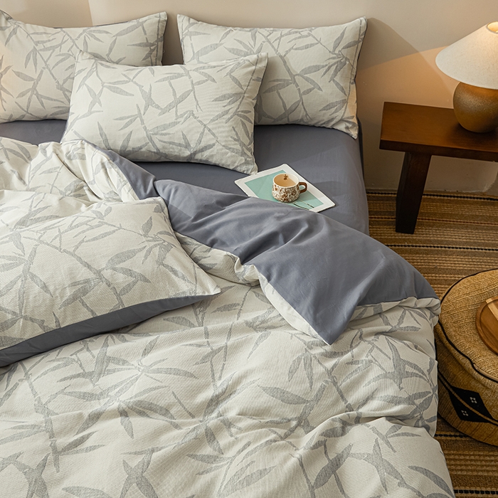 91家纺网 家纺一手货源 找家纺 莱茵家居 2025新款全棉三层纱厚织提花磨毛四件套 娑竹-雾蓝