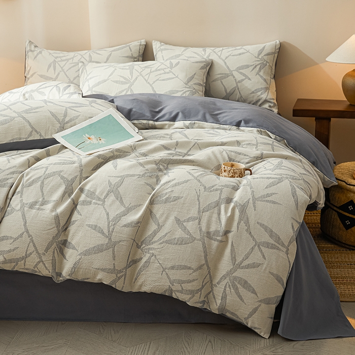 91家纺网 家纺一手货源 找家纺 莱茵家居 2025新款全棉三层纱厚织提花磨毛四件套 娑竹-雾蓝