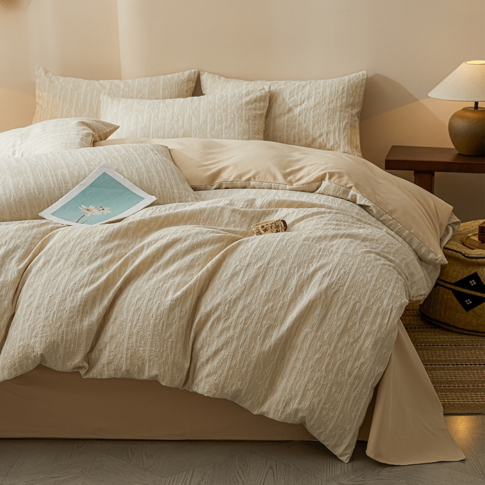 91家纺网 家纺一手货源 找家纺 莱茵家居 2025新款全棉三层纱厚织提花磨毛四件套 悠痕-卡其