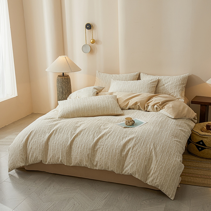 91家纺网 家纺一手货源 找家纺 莱茵家居 2025新款全棉三层纱厚织提花磨毛四件套 悠痕-卡其