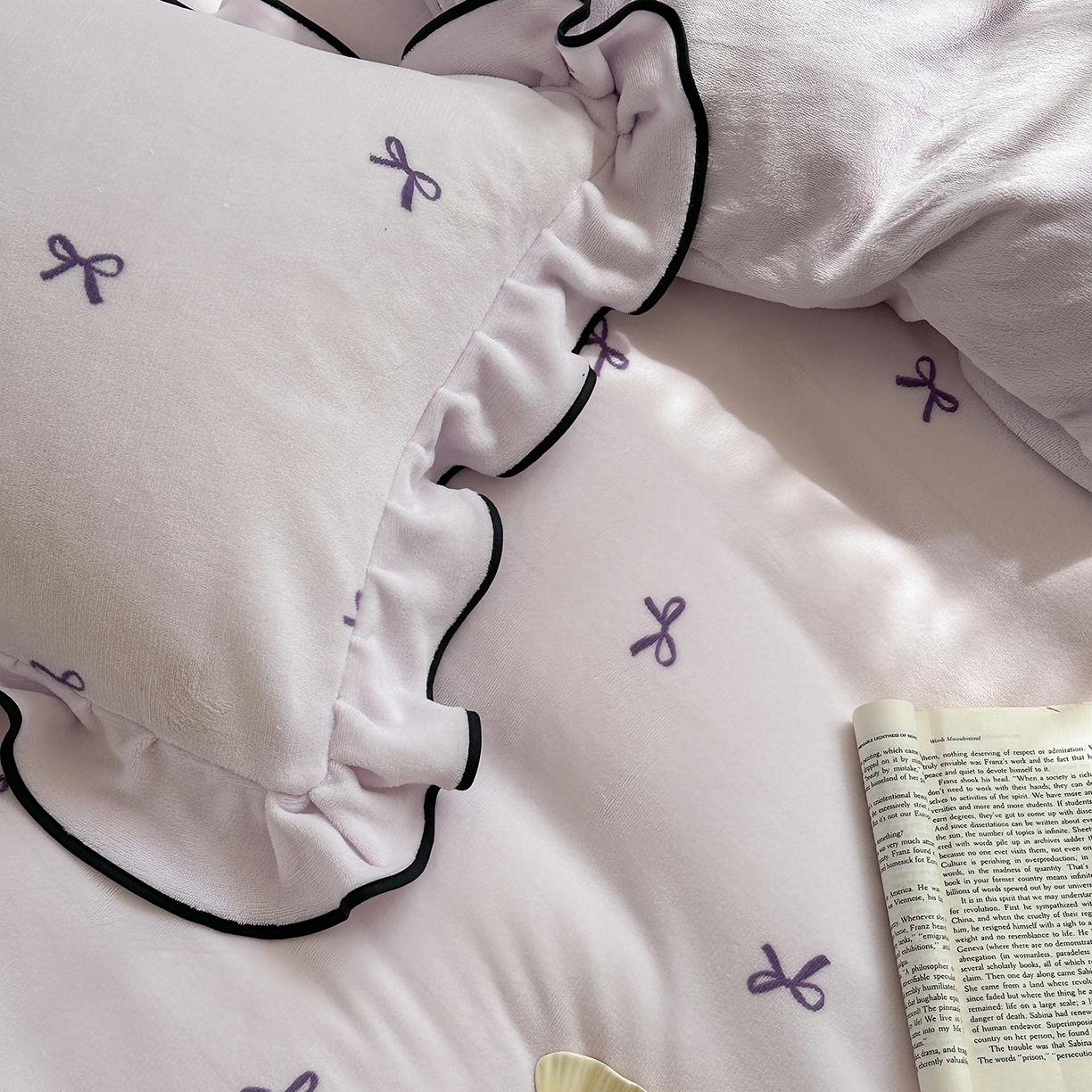 91家纺网 家纺一手货源 找家纺 优悦生活馆 2025新款花边款牛奶绒四件套-芙然 芙然-紫