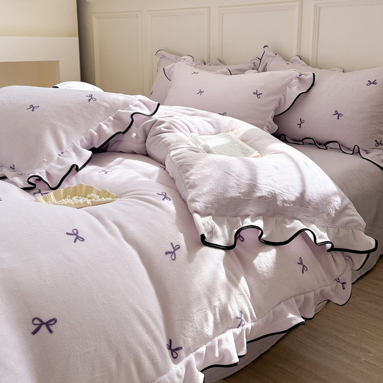 91家纺网 家纺一手货源 找家纺 优悦生活馆 2025新款花边款牛奶绒四件套-芙然 芙然-紫