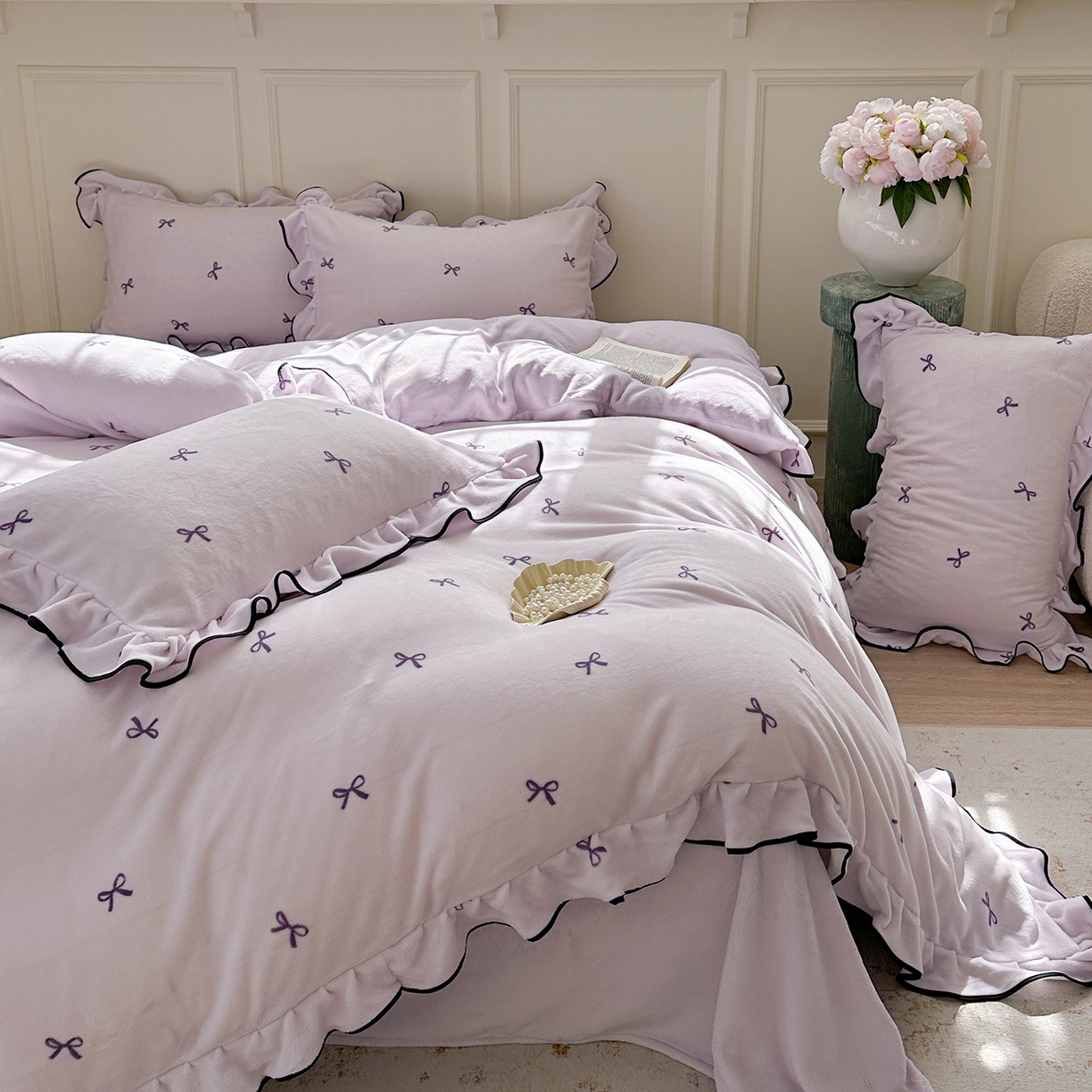 91家纺网 家纺一手货源 找家纺 优悦生活馆 2025新款花边款牛奶绒四件套-芙然 芙然-紫