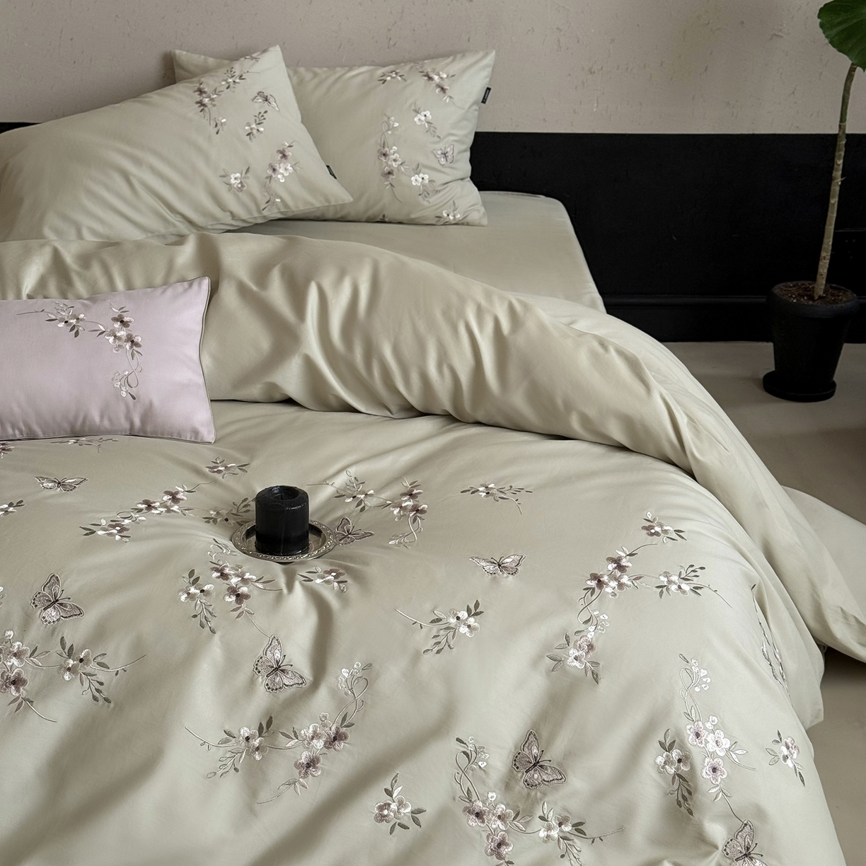 91家纺网 家纺一手货源 找家纺 鹿班家居 2025新款秋冬款100S全棉磨毛精密刺绣系列四件套-南花谷（标准会员-20元） 绿色