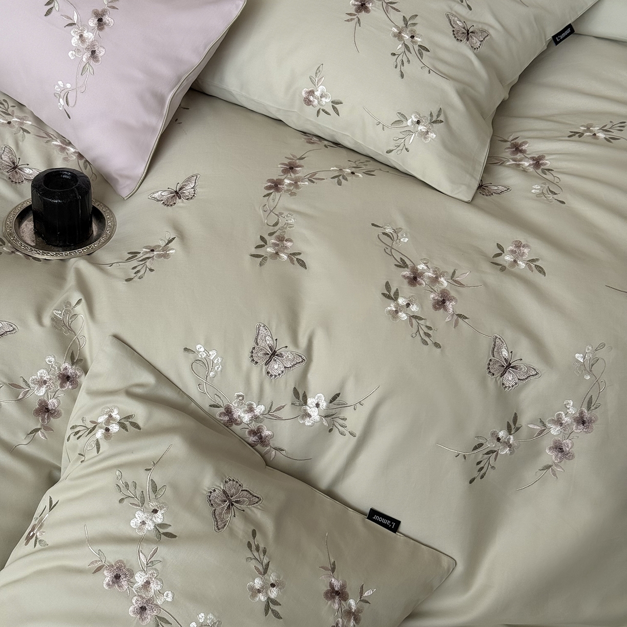 91家纺网 家纺一手货源 找家纺 鹿班家居 2025新款秋冬款100S全棉磨毛精密刺绣系列四件套-南花谷（标准会员-20元） 绿色